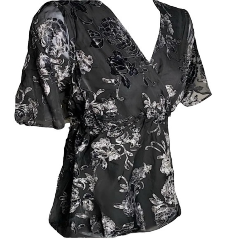 TORRID Peplum Velvet‎ Burnout Surplice Short Sleeve Top NWT